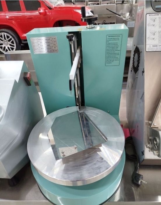 Tort bezaydigan appart Tort bezatadigan kremini surtadigan bezaydigan