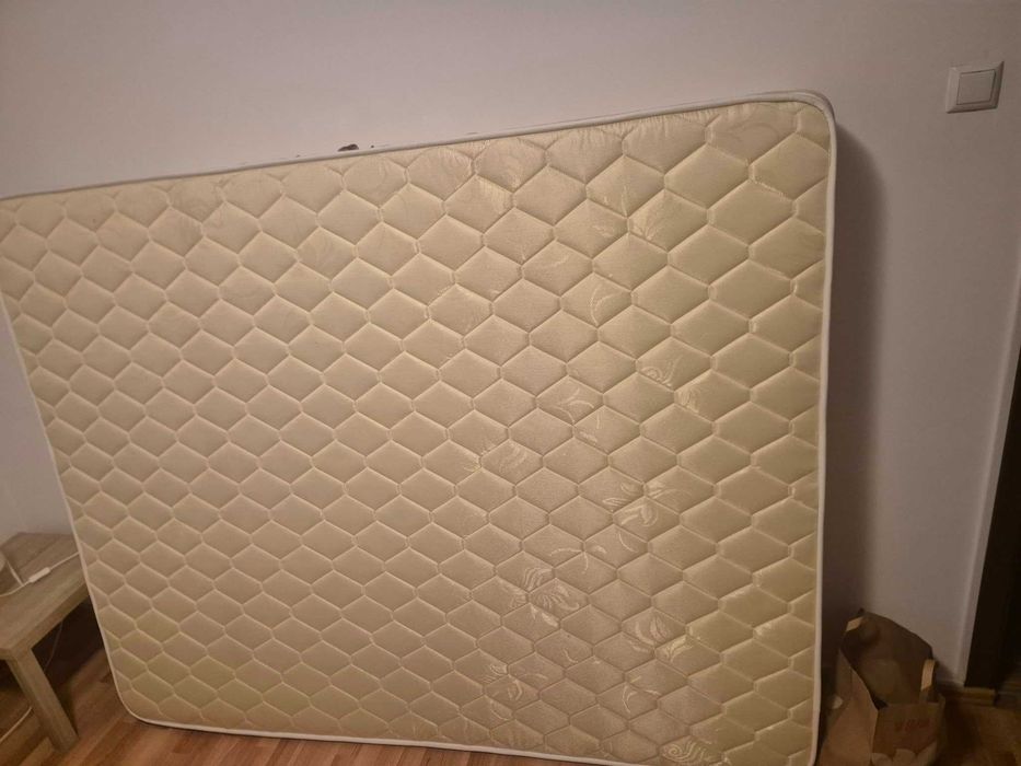 Saltea 160x200 stare foarte buna