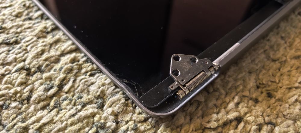 Ansamblu cu Display Macbook Pro A2141 16"--Usor spart / Dar functional