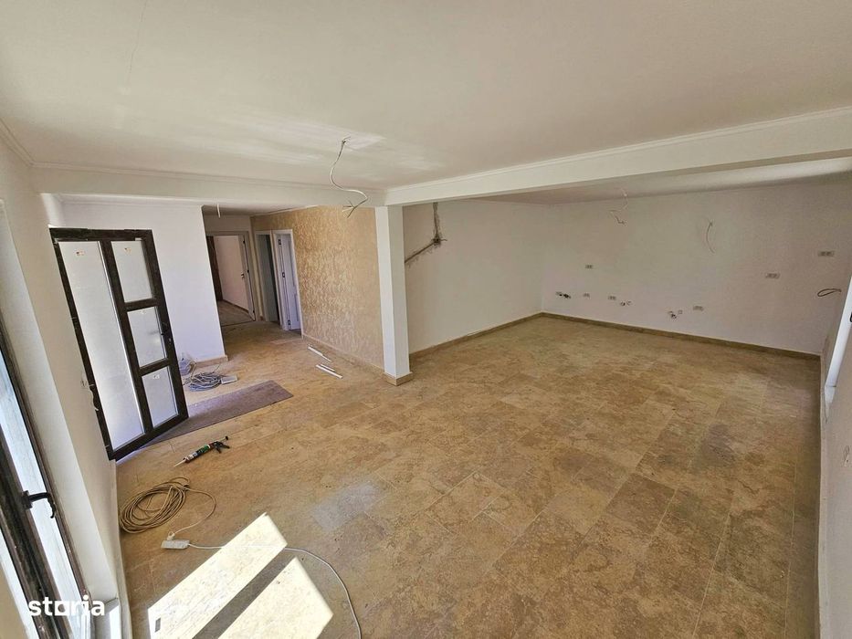 Vindem casa in Navodari 4 camere