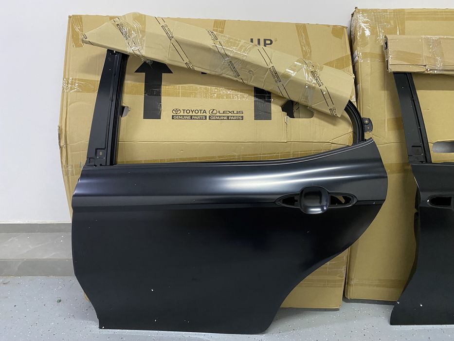 Дверь Оргинал Toyota Camry 70