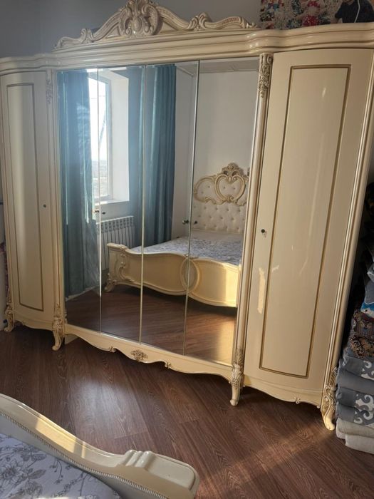 Продам спальный гарнитур