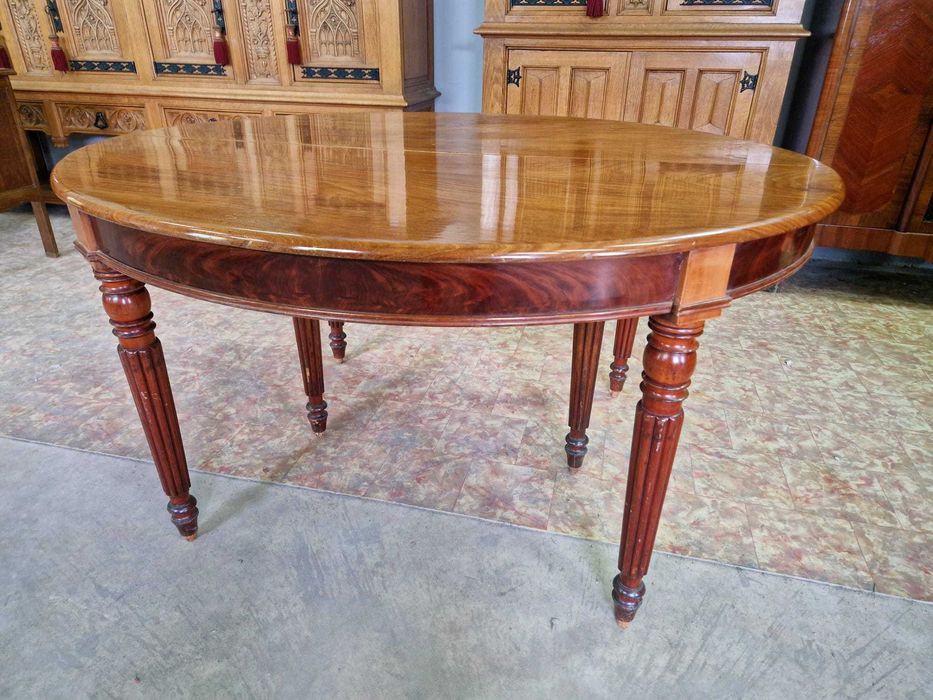 Овална трапезна маса от махагон в стил "ЛУИ XVI"