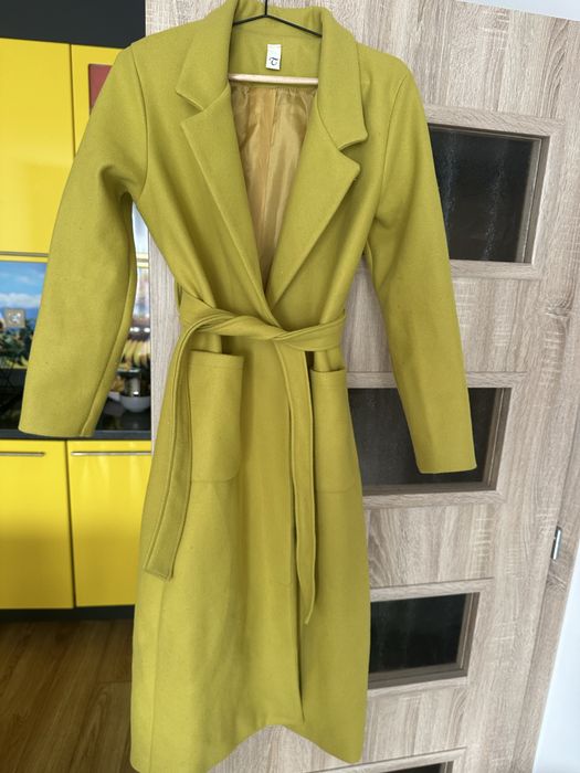 Раница, боти на ток и палто