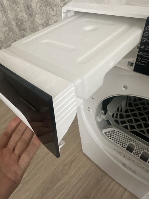 Продам сушильную машину Delonghi