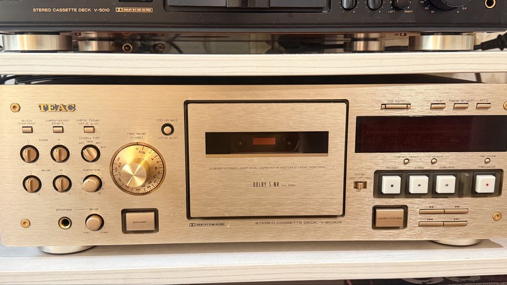 Продам кассетную деку Teac V-6030