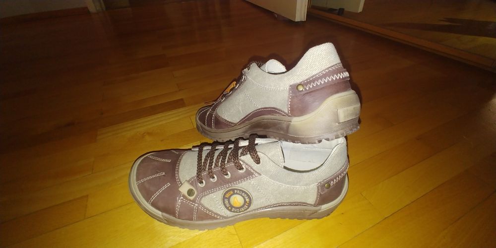 Нови обувки, номер 35