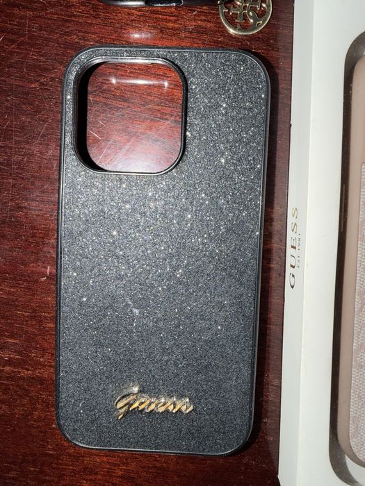 Продам guess оригиналы чехлы