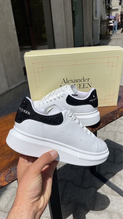 Alexander Mcqueen с камъни