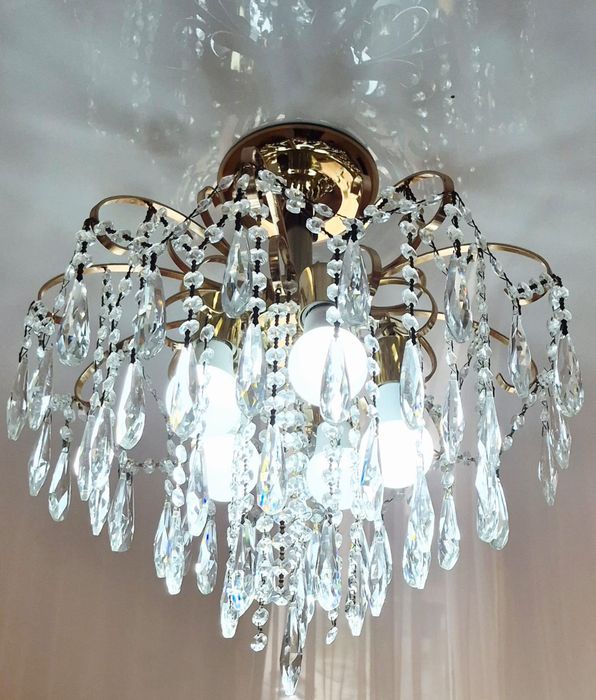 Хрустальная люстра