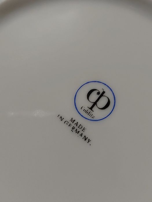 Порцеланови чинии дълбоки със златен кант