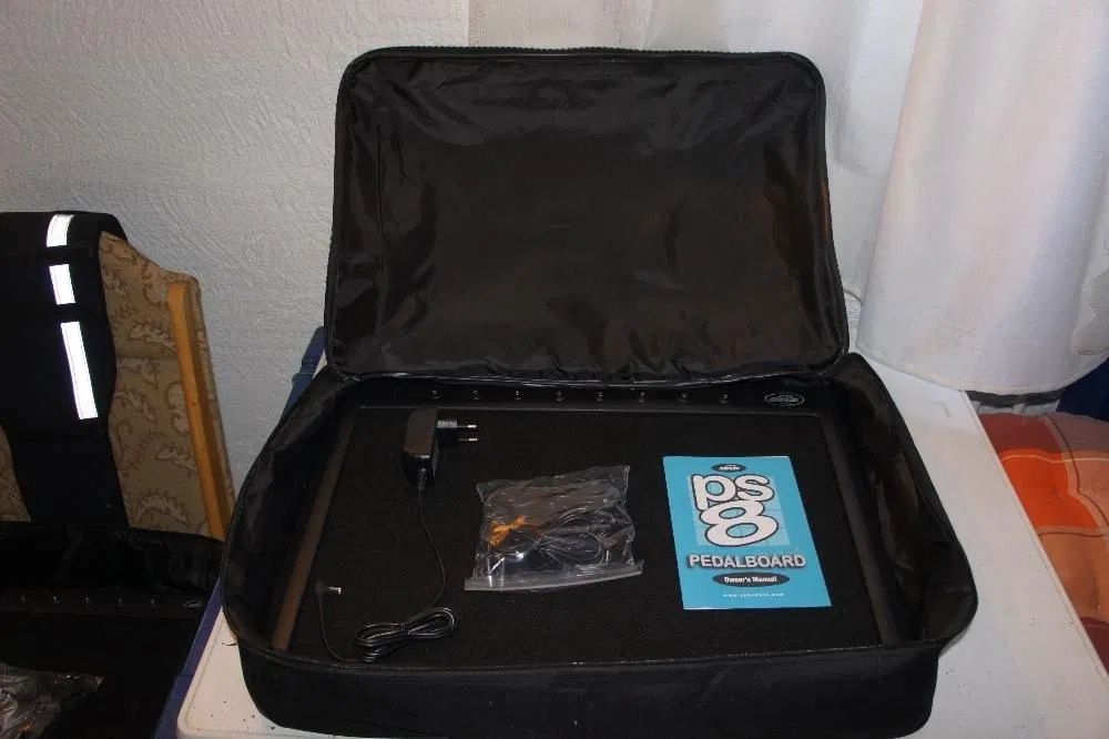 Pedalboard (cutie pt 8 efecte) SKB PS 8 Powered Pedalboard