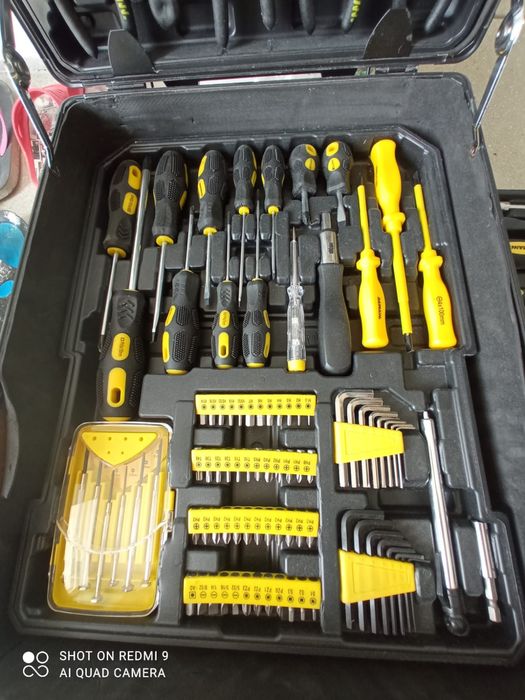 Vând trusă de scule