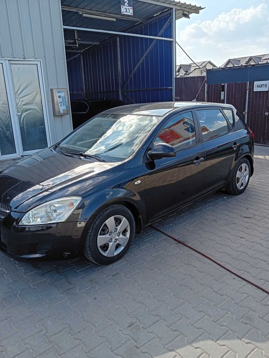 Vând KIA ceed 1.4 benzina an 2008