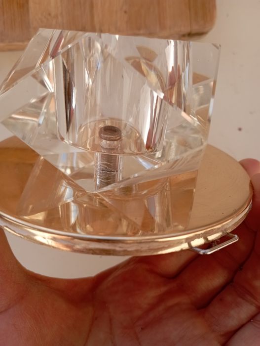 Продам споты потолочные  разные