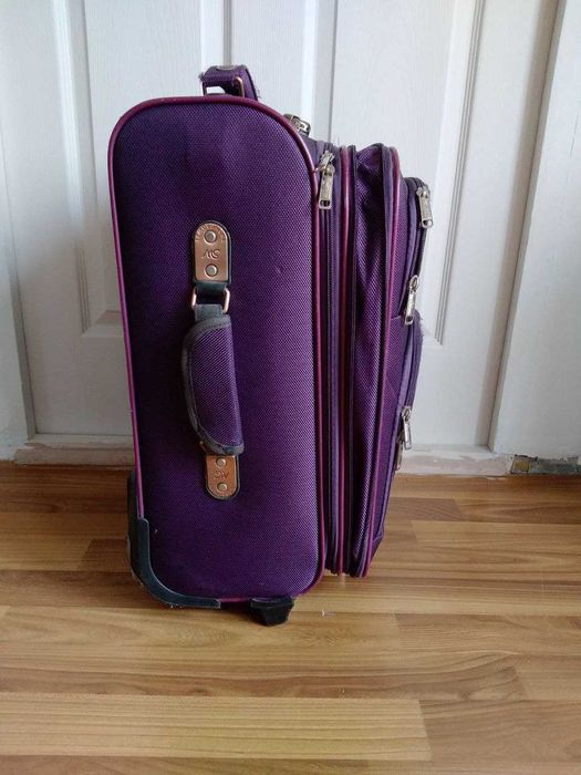 Чемодан прочный для поездок