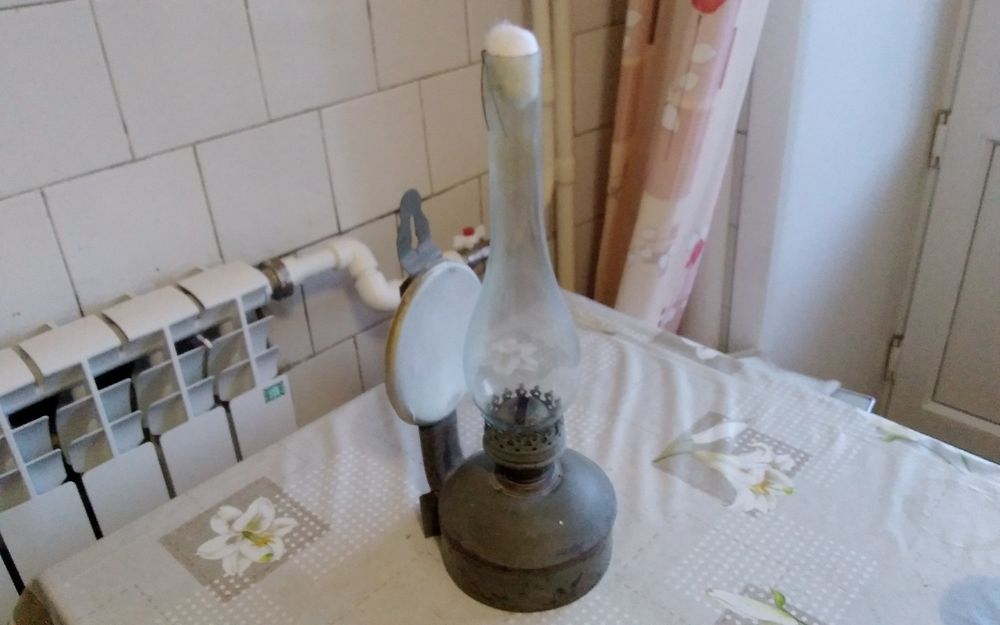Продам керосинову лампу