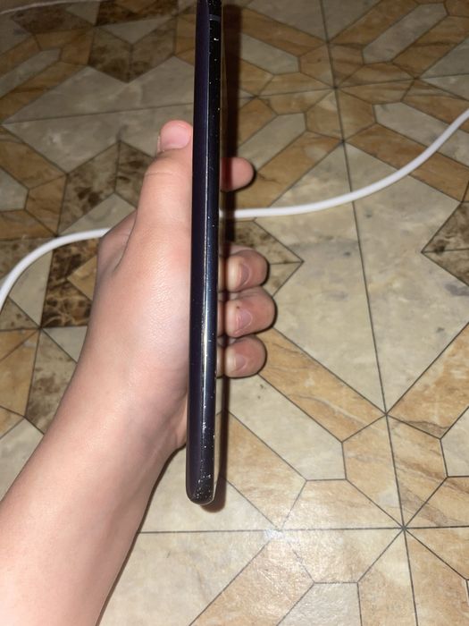 Samsung S20FE продам