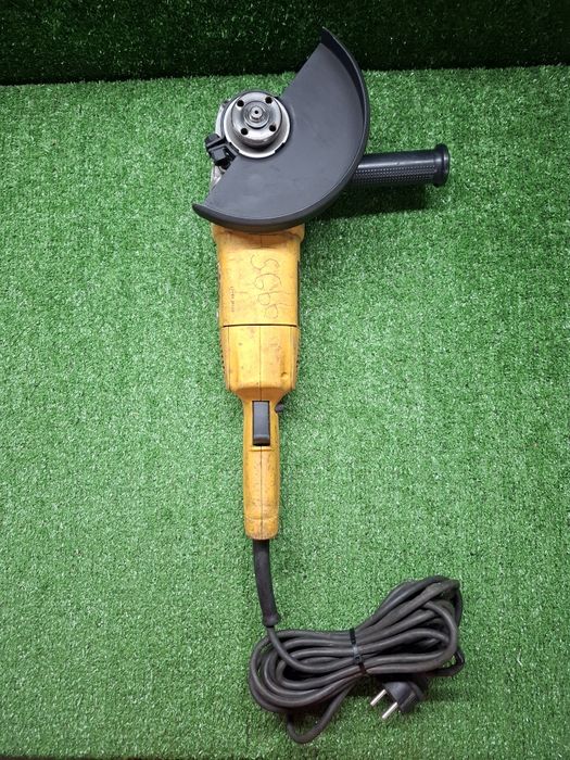 Мощен шлайф на DeWALT DW840