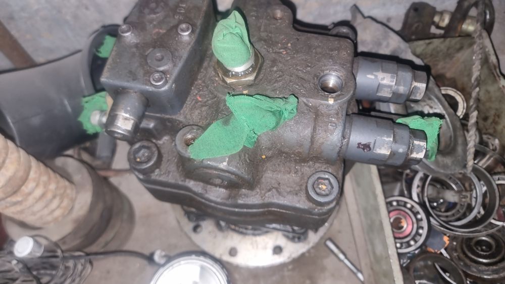 Поворотный насос В отличном состоянии