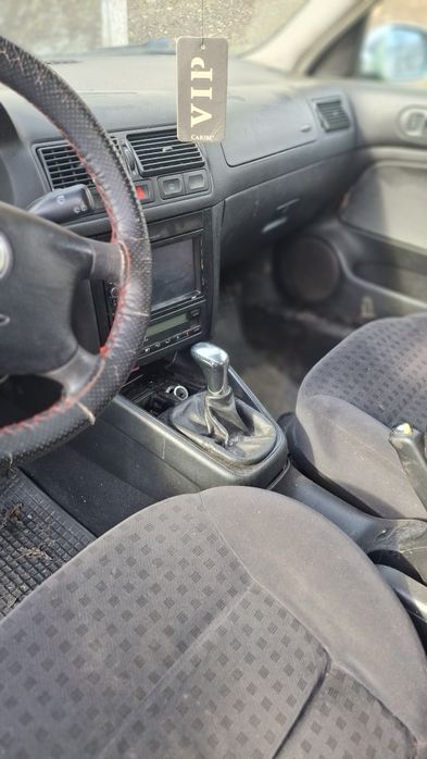 Vând golf 4 an 2001 pentru piese
