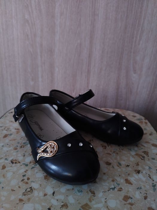 Продам туфли для девочки