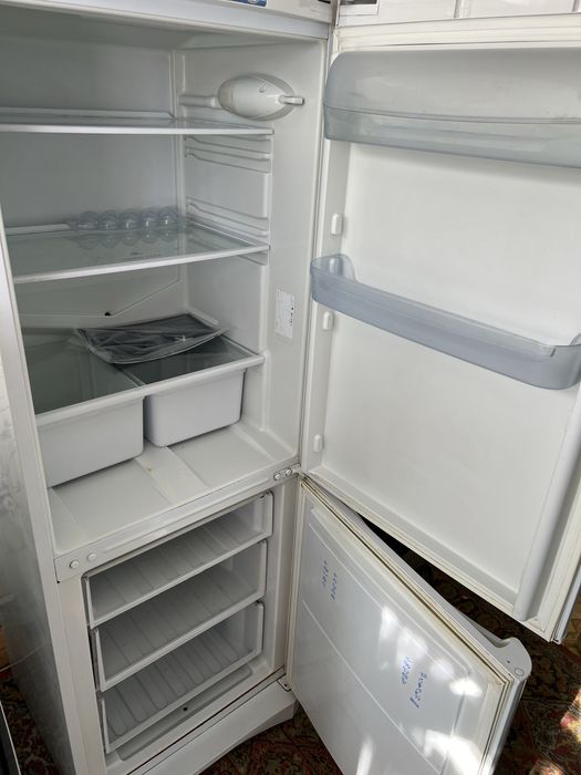 Продам Холодильник с Машинкой