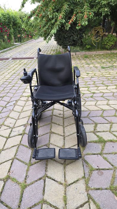 Scaun cu rotile electric pliabil
