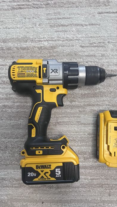 Шуруповерт Dewalt DCD996