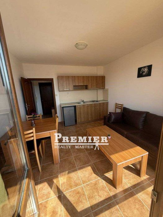 Двустаен апартамент с просторна тераса в северната част в Слънчев бряг