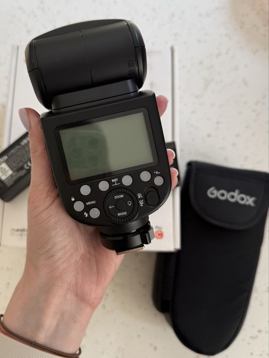 Вспышка Godox V1 Pro C
