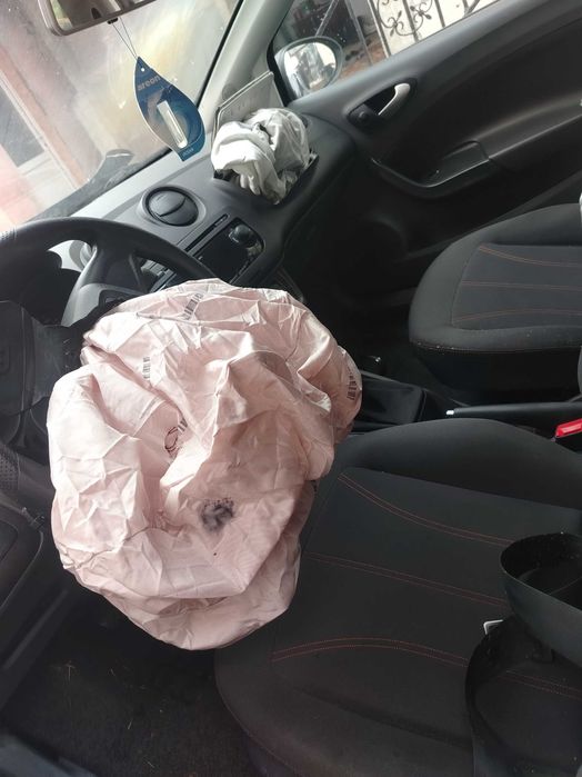 Vând Seat Ibiza avariat