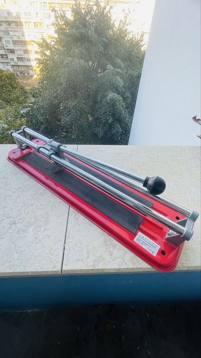 Продавам малина за рязане на плочки