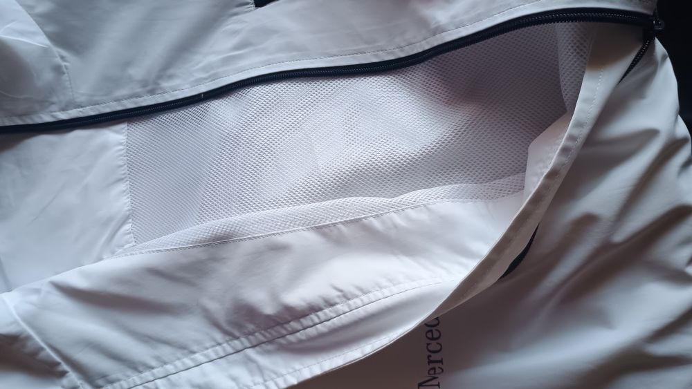 Екипи 2 броя, ELLESSE и Mercedes-Benz-AMG