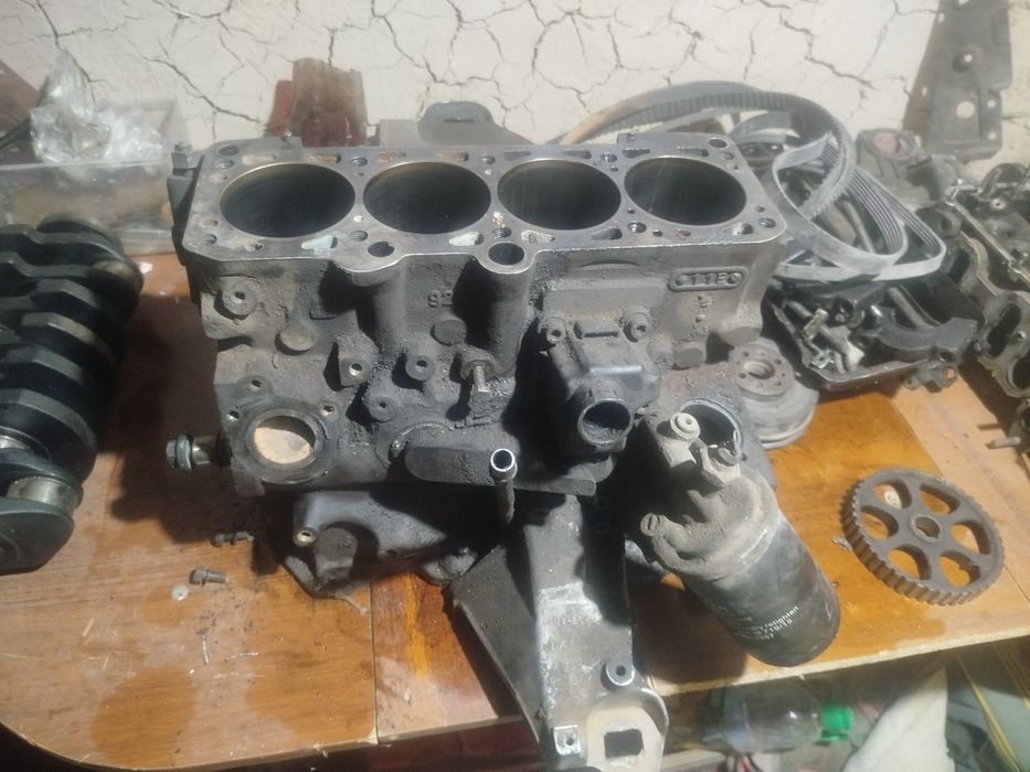 Продам двигатель 2.0