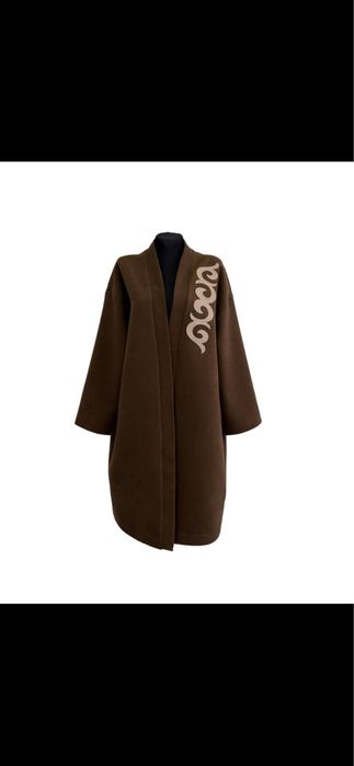 Стильное пальто ручной работы. Высокое качество пошива и материалов.