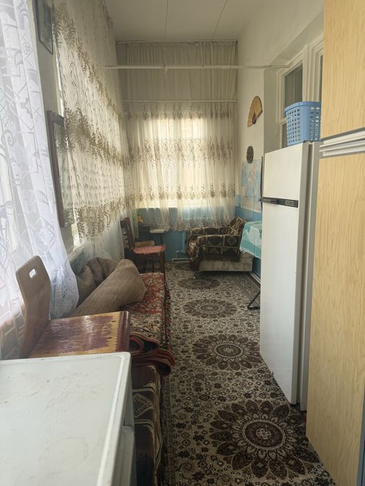 Срочно. Чирчик. Продается 3-комнатная квартира. Сталинка