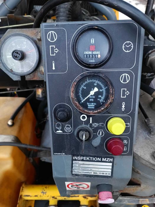 Vând compresor industrial