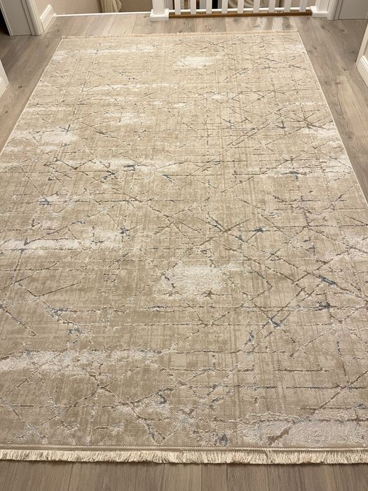 Ковер размер 2 х 3 , в отличном состоянии , производство Турция