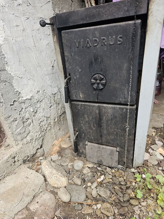 Centrală viadrus 50kw pe lemne! Are un element intermediar fisurat.!
