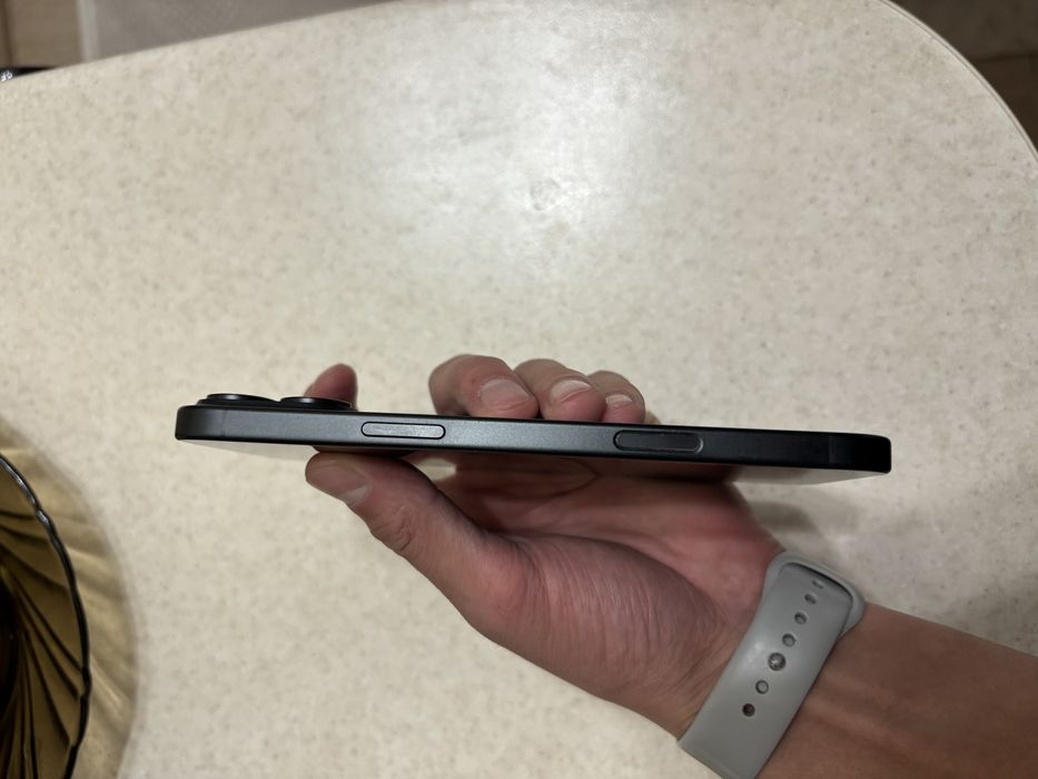 продам Iphone 16 plus