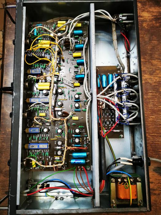 Активный кроссовер TESLA