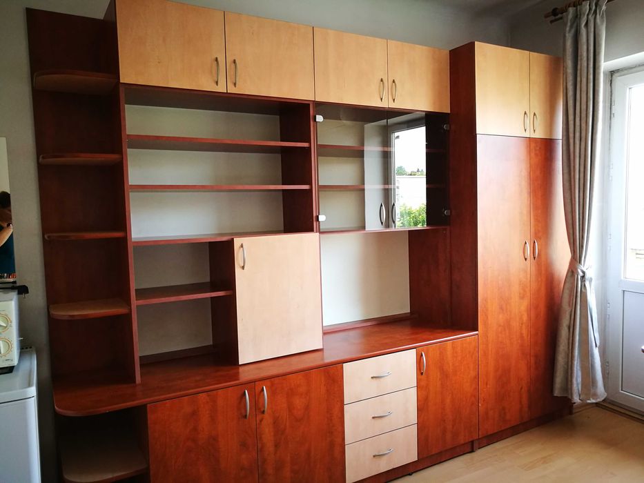 Dau în chirie garsonieră în zona centrală - pe str. Horea