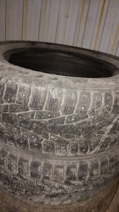 Продам Две  Комплекта Шины