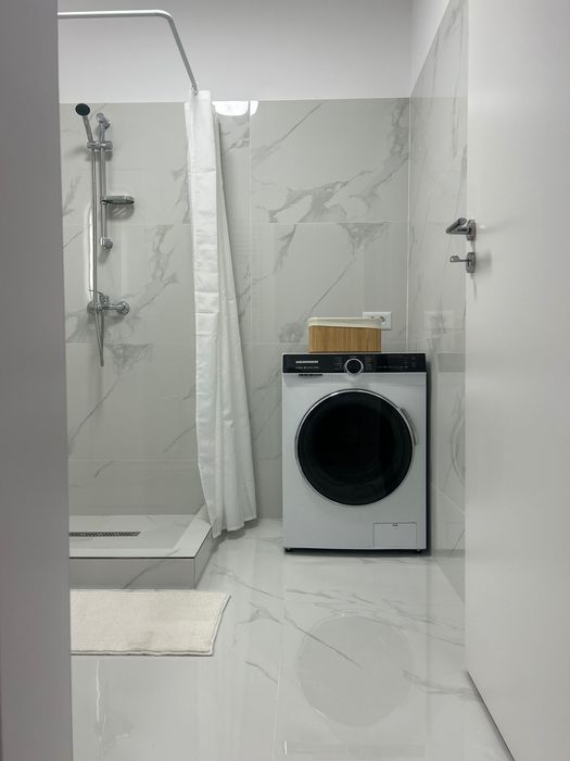 Garsonieră mobilată , balcon , bucătărie închisă , loc de parcare inclus , Diamantului Cristalului Scandinavia Lidl