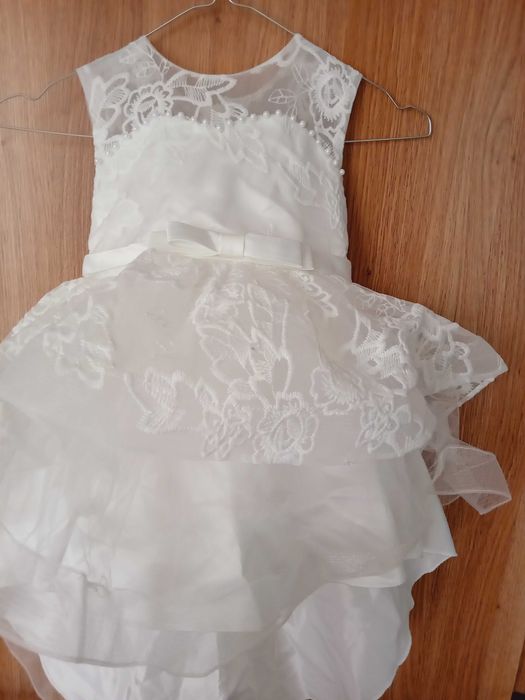 Страхотна нова бяла рокля с перли- 3-4 год 110см