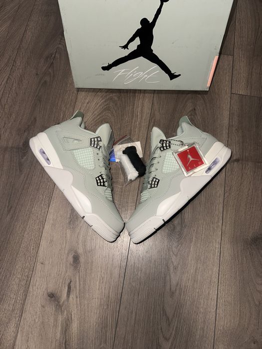 Air Jordan 4