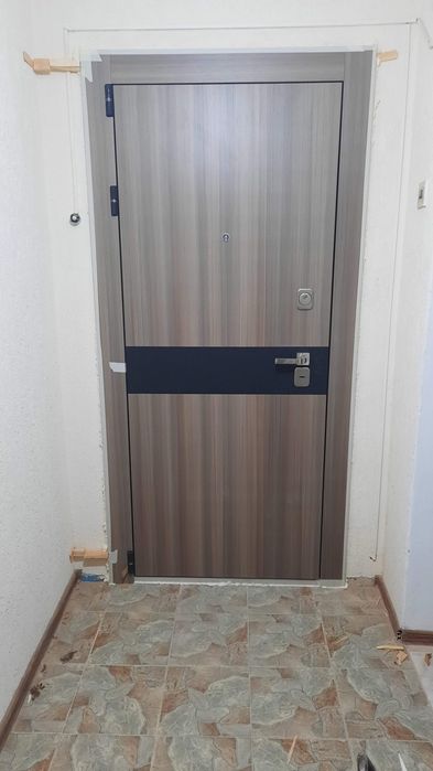 Установка металлических дверей