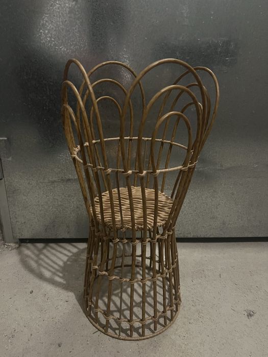 Поставка за саксия