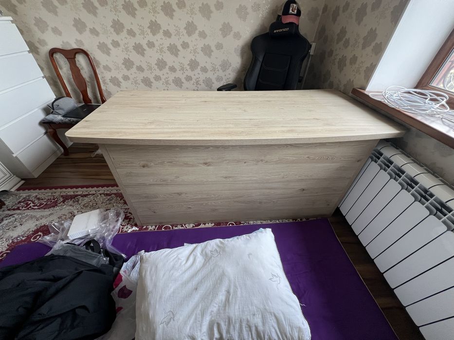 Стол для работы,